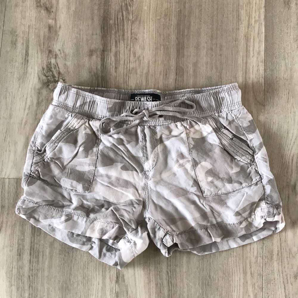 Rewash shorts cute! Size x-small. Camo.